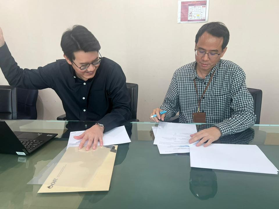 🔥🛢️ على بركة الله… إعلان رسمي 🇹🇭✨
تم بحمد الله توقيع عقد الوكالة الرسمية والوحيدة في العراق
وذلك داخل مصنع شركة PTT في تايلند ✅

🤝 القصواء للزيوت × PTT Thailand
شراكة عالمية تعني:
✅ زيوت أصلية 100%
✅ مصدر رسمي معتمد
✅ جودة ومواصفات دولية

🔥 ptt… الجودة التي تستحقها سيارتك.
القصواء للزيوت | الوكيل الرسمي والوحيد لزيوت PTT في العراق
لطلب والاستفسار ***********
