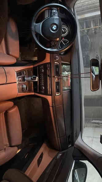 السلام عليكم 
سياره BMW740Li كرستاله 

سياره موديل 2014 
خليجي وكاله العروش السياره ماشيه 110 الف كيلو متر سياره بعدهي جديده و ما بيه نقوصات اله أشياء بسيطه سياره مكفوله كير و مكينه بلادي بدون اي نقص سياره بل واقع احلى من الصور 

مواصفات السياره 
بيبان شفط 
صندوق شفط 
تحكم الشاشه من خلال الماوس 
نظام صوتي من هارمن كاردون 
سياره بيه ٥ انظمه قياده 
‏(Eco_comfort_comfort+_sport_sport+)

فتحه سقف 
غسل الايت الأمامي من خلال مرشه الايت 
حساسات امامي خلفي 
كامره خلفيه 

السياره مكينه 3000تون تيربو 
تبريد و تدفئه بل كشنات 
السياره ٣ قطع تبريد 
و يعد بيه موصفات هواي 
السياره حادثه جاملغ و بنيد بدون ايرباك بيه تعديل بسيط بل لغد 

رقم بغداد تحويل ثاني يوم 

السعر 225ورقه و بي مجال 

للتواصل ***********
