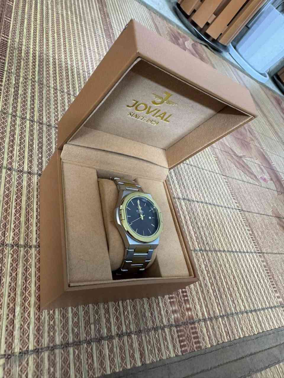 سلام عليكم ساعه  للبيع السعر 50وبيه مجال للشراي الرقم *********** العنوان بغداد الحبيبيه
