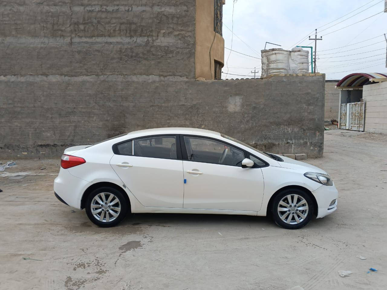 السلام عليكم كيا سيراتو ١٤ خليجي مكفولة عدى مكانات بارد السعر ١٢٠ وبيها مجال
مكاني البصرة شط العرب الجزيرة 
رقم تلفون ***********
