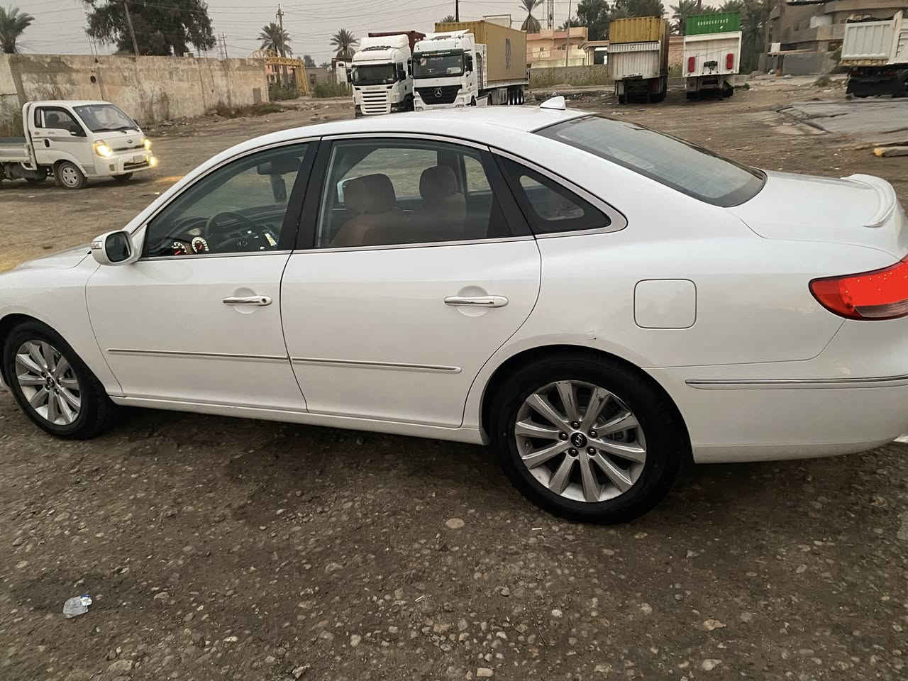 سلام عليكم سيارة أزيرا للبيع شركة الكاصد ألون ابيضّ صدفي رقم أربيل الجديد هزة جديدة بيه الجاملغ الأيمن بيه صبغ وتعديل بارد بسيط  موديل ٢٠٠٩ باسم عربي من أهل الحلة تريدوكالة تحويل اني حاضر سعرها ١١٠ بيه مجال  العنوان واسط الصويرة تلفون ***********
