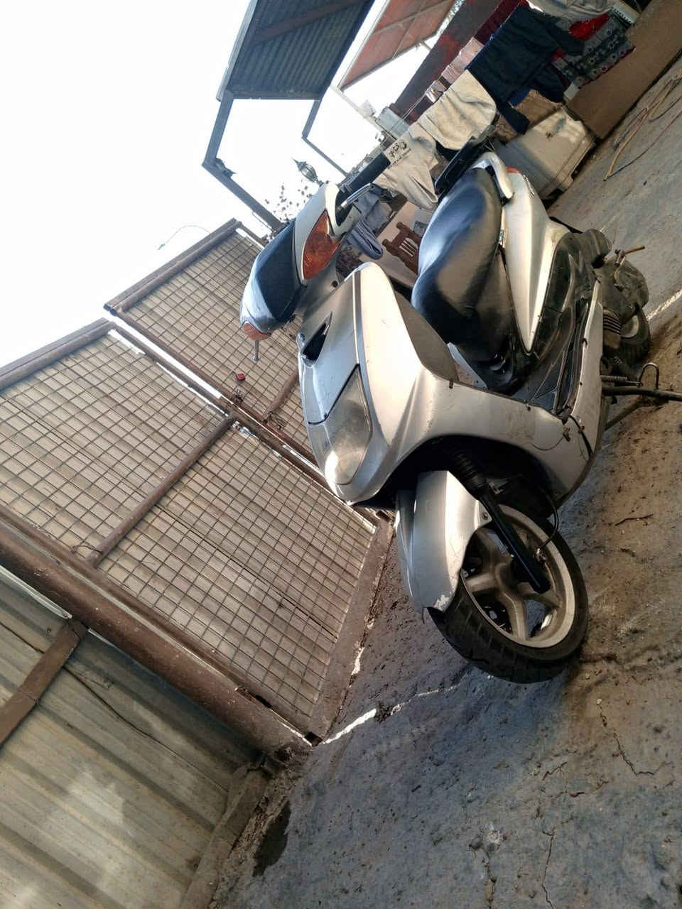 للبيع ياباني خطين سعر 300مكاني الشعب ***********
