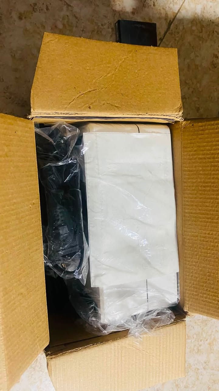 منو يريد طابعه صغيره تخبل كلشي تطبع ستيكرات لاصق 
بعدها بالسليفون وهذا الطبع مالها كدامكم فد شي راقيه على اول تم 40


**إذا كنت صاحب هذا الإعلان وتريد حذفه لأي سبب، رجاءا أرسل رسالة إلى الدعم الفني**