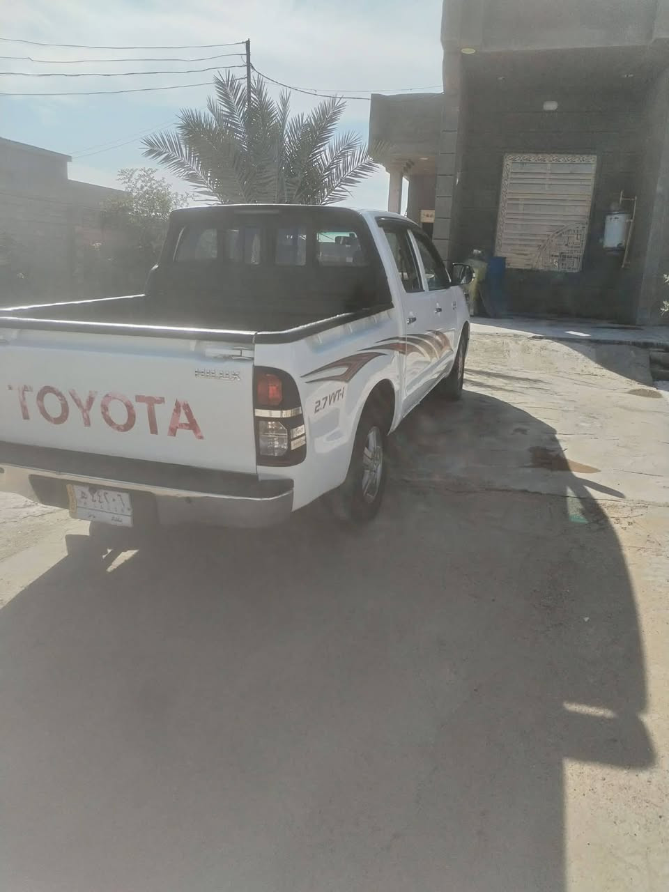 تويوتا هيلوكس موديل 2014 سياره نضيفه مكان الأنبار الكرمه السعر 210وبيها مجال ***********
