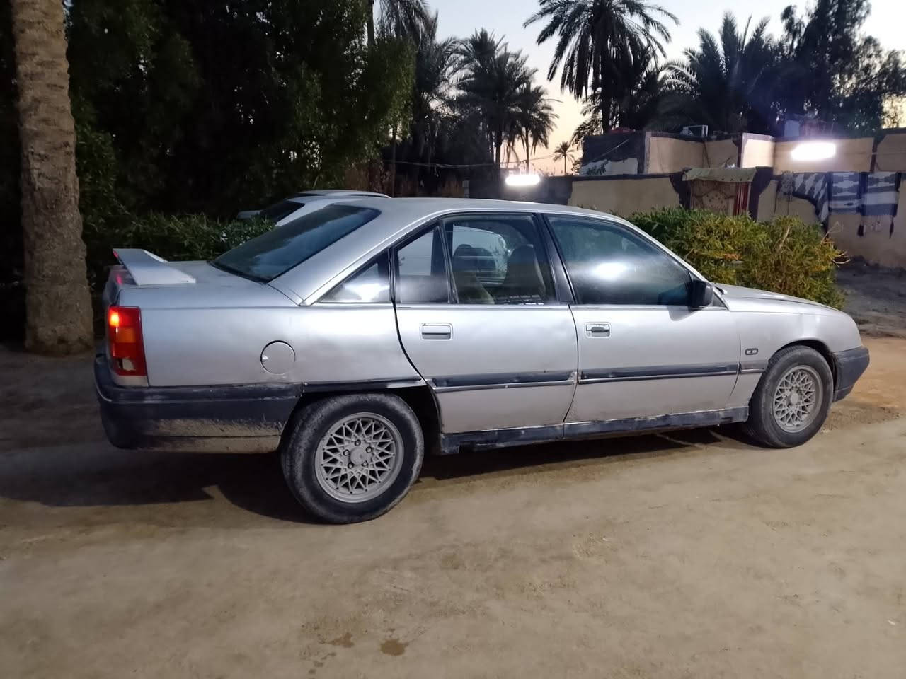 سلام عليكم للبيع أوبل اوميكه موديل 88 مكينه وكير كهربائيات جديد  السعر 16وبهي مجال  المكان ديوانيه  امكلف بنشر الرقم الهاتف ***********
