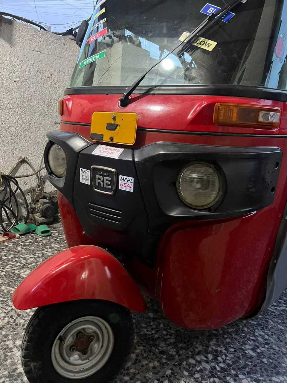 السلام عليكم تكتك موديل 19 شهر ال 4 اوراق اصويله شركةة المصطفى مكفوله فقط دوسات معمرهن باقي مكفول حته بارد مابيهه العنوان بغداد البياع تقاطع درويش للستفسار شراي يتصل ويدلل ***********
