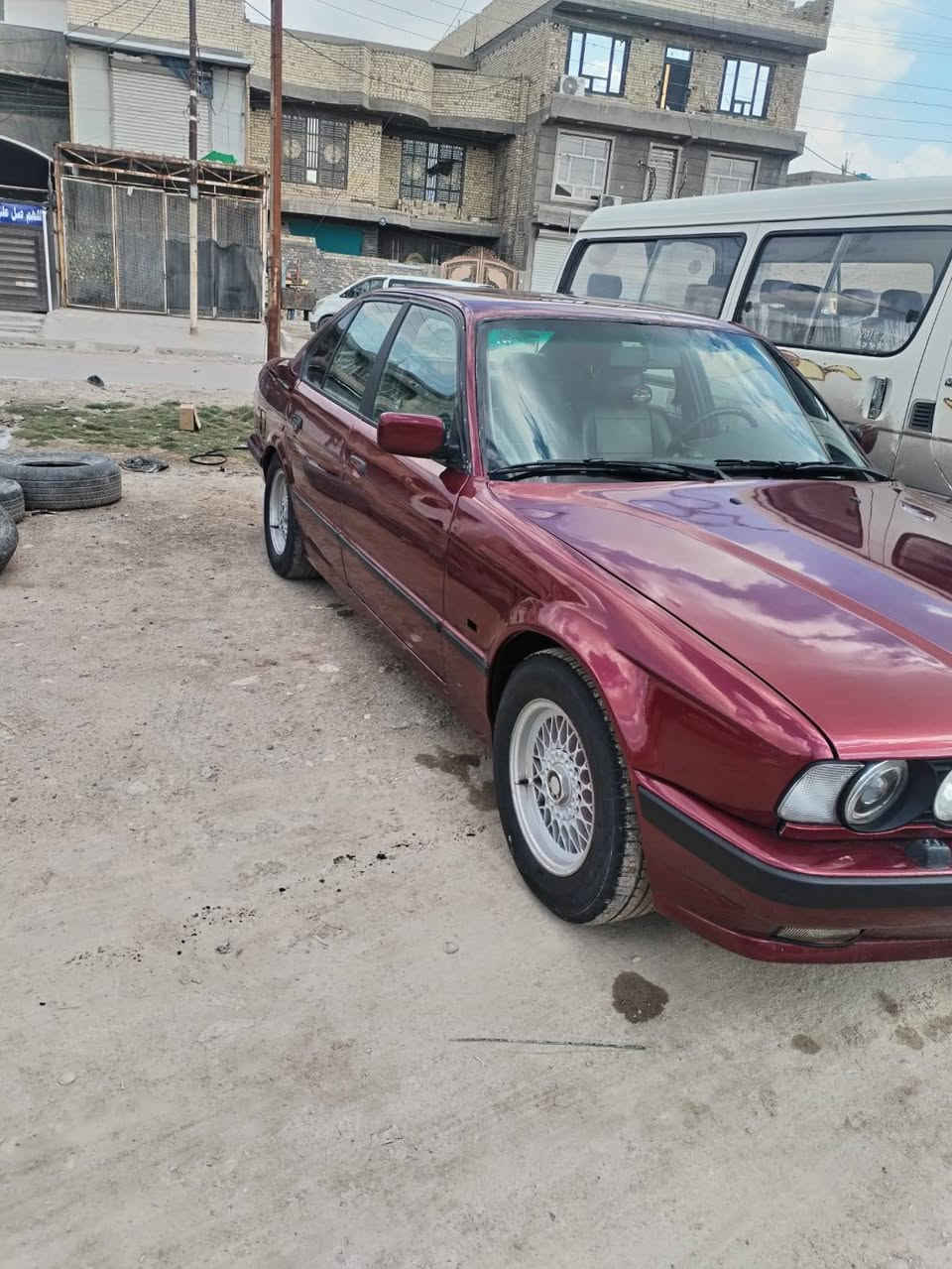 سلام عليكم ابيع بي ام  ٥٢٥ مكينة
وكيرمكفولات فانوس عدلى 
صدر امامي خلفي حلو 
كهربائيات كلة شغالة تخم تايرجديد
تخم تاير جديد 
 سنويه 29 تنتهي 
***********
