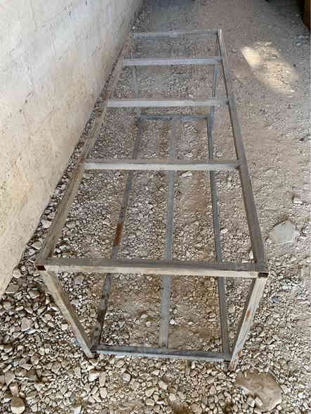 ئەم قاعیدانە بۆ فرۆشتن ٦ دانەیە 
سلێمانی فلکەی خانەقا 
ژ.م : *********** السليمانية
