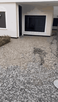 السلام عليكم 

#دار_للايجار 🏠

الموقع الامين قرب صيدليه ضياء المساحه ( ١٢٠ ) متر 📍

طرمه + هول + مطبخ + خدمات 

الطابق الثاني غرفه نوم + حمام + سطحين عالي وناصي 

السعر ( ٦٠٠ )

*********** امير عقار☎️
