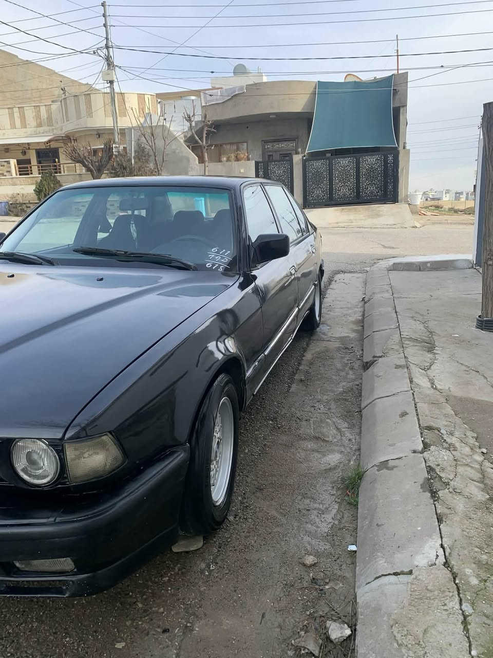 سلاو خواله‌هه‌موولایك bmw 735 بیلاد گیر عادی  گیرومه‌كه‌نه‌وئه‌كسل به‌شه‌رت
سلاید 
جوارجام كابرابا 
قفل مه‌ركه‌زی 
تایاوویلی لۆك
ئارمی هه‌ولێره‌ ئارمه‌ عه‌سلیكه‌ی ون كۆپیكه‌ی له‌گه‌لایه‌ 22 گه‌لاو معامله‌ برایانه‌ ***********
