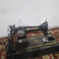 مكينة خياطة • كلش نضيفه • قديمة