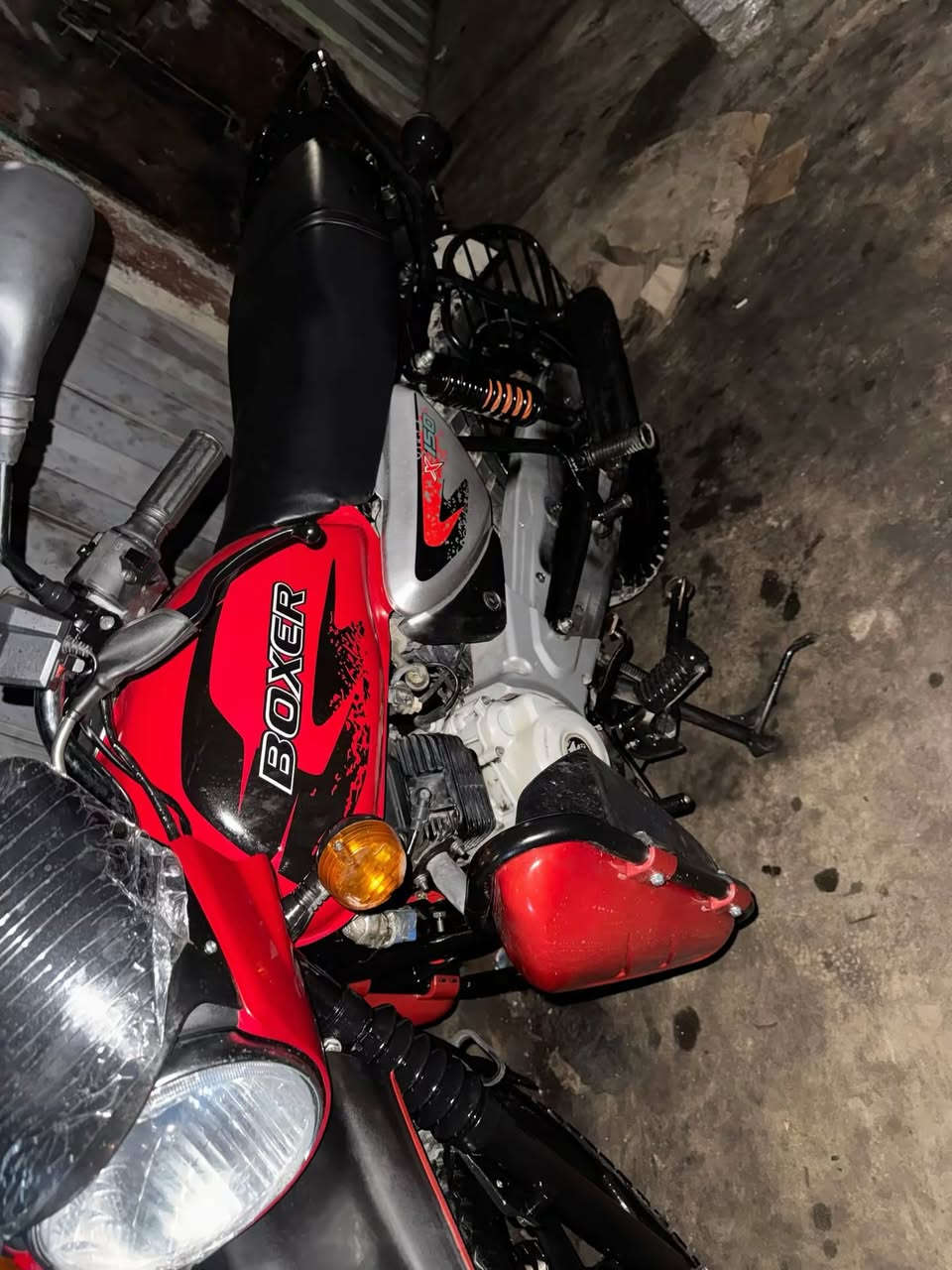 السلام عليكم بوكسر موديل 2023 كاملة مكملة اورق وكمرك دراجة كبل للشارع ربت متصرف عليهة تاير امامي جديد كلج جديد جامة جديدة  سعر 1700 وبيهة مجال عنواني بغداد الاعظمية *********** اتصل وتدلل❤️🍒
