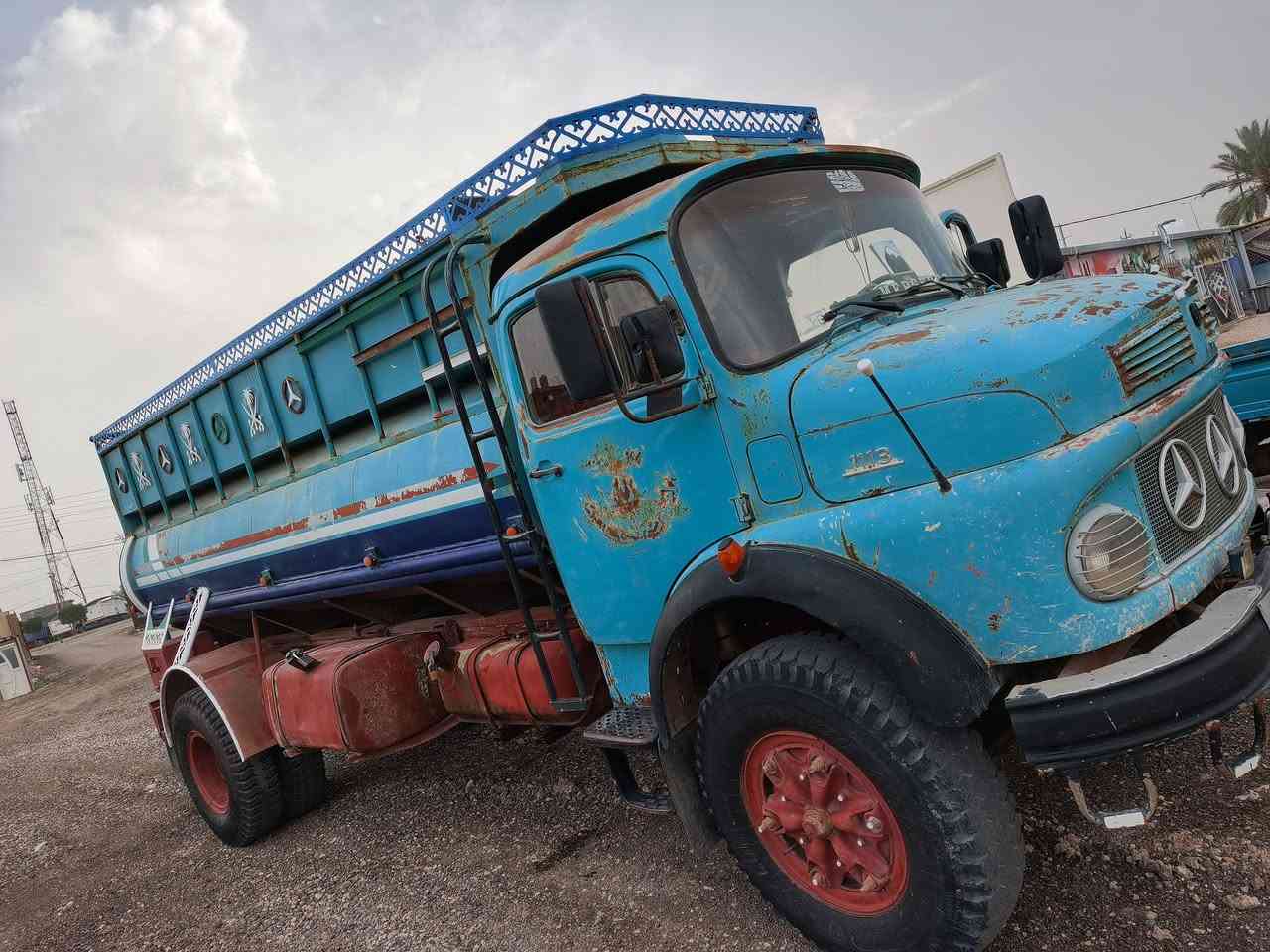 للبيع ابو ردين موديل 1975  (8)طن قماره بلاديه لاصبغ لاخياس مكينه كير اكسن كهربائيات كله شغاله عل شرط تانكي جديد رقم نجف انكليزي بسمي مداور ثاني يوم هزه جديده ورقم جديد وسنويه جديده سعر 23 مليون بيه مجال *********** جوه 20 مليوان لا تخابر
