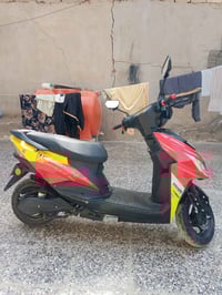 دراجه شحن 6بطاريات كلشي شغال كل نقص مابيه سعر 450وبيه مجال 07726657713...