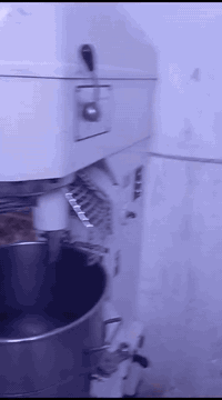 سلام عليكم عدي هذا الخلاط للبيع 80 لتر 
***********
