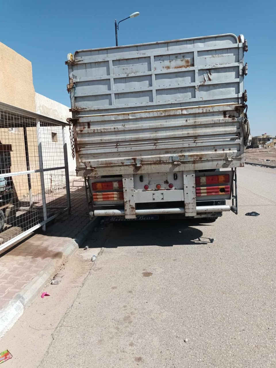 السلام عليكم
للبيع عربانة شاصي تركي 
الطول 12.5 
ثلاث دناكير 
دناكير 14 
تخم تاير 
عربانة حلوة ومكفولة وجاهزة للعمل 
العنوان .كربلاء المقدسة 
للاستفسار. ***********
