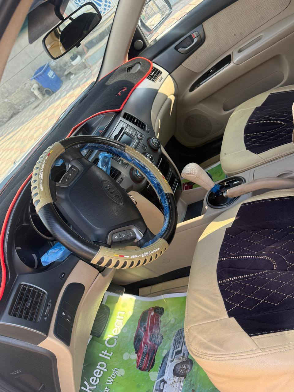 السلام عليكم
اوبتيما 2010 فول ماعدى البصمه
رقم بغداد بسمي شرط تحويل ثاني يوم

سياره حداديه جديده 
تبريد جديد
تخم تاير
لايتات جدد
سياره برغي ماذب عليها
دامه كامله للمحرك حته معله كازكت
سياره سنويتها لل28 
سياره بيها  صبغ  للاستفسار اكثر اتتصل وتدلل

للاستفسار اكثر ***********
