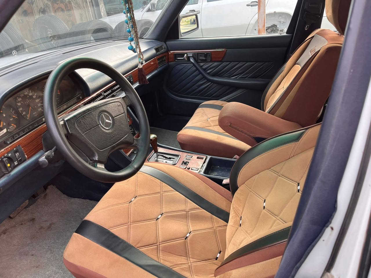 السلام عليكم  

مارسدس جامبو 

موديل 1990
السياره ابلاد  بدون حادث 
مكينه سته استدندر ابلاد مكفوله 

السياره مكفوله كفاله كير مكينه حداديه 
السياره باسمي  
كشنات جلد كهرباء بلاد 
الموقع . بابل رقم الهاتف ..***********
