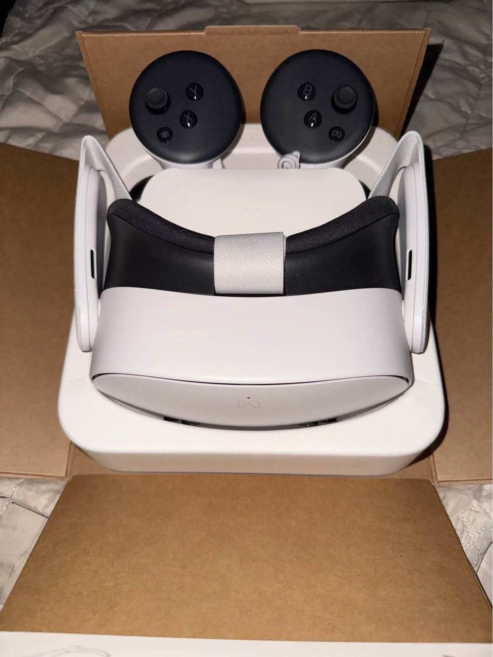 ميتا كوست 3s مستعملة اسبوعين تقريبا نظيفة بدون اي اضرار حالها حال الجديدة وياها هيد ستراب ابو البطارية اضافية تنطيك 3 ساعات فوك شحن النظارة ماخذها ب ٥٠٠ و الساراب ب ٦٥ راديها ب 525 الف 

بغداد حي الجامعة 

*********** بغداد, العراق
