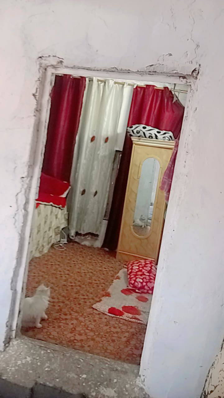 السلام عليكم بيت للبيع بالمحموديه وراء السكه على العماره 13 وبي مجال مساحته 175 رقمف***********
