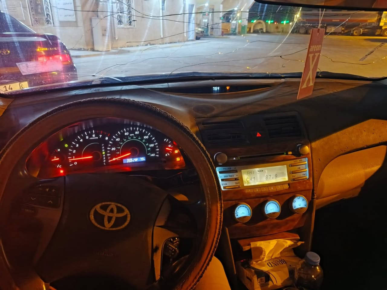 كامري ٢٠٠٩
وارد امريكي نص فول 
كير ومحرك كفاله 
ضفيره جديده  
كشن السايق تحكم كهربائي 
تحكم ستيرن 
مثبت سرعه 
منظومة تبريد جديده 
                                                            ABS جديد
منظومة احتراق نوزلات مجاول وبلكات و حساسات كله جديد 
طخم تاير جديد 
جميع الاباواب ليبل واحد ما عدى باب الصندوق 
دسكات الاصليه 
السياره جاهزه اشغل وتطلع 
نواقصها جدآ بسيطه 
السعر 72 وبيها مجال***********

