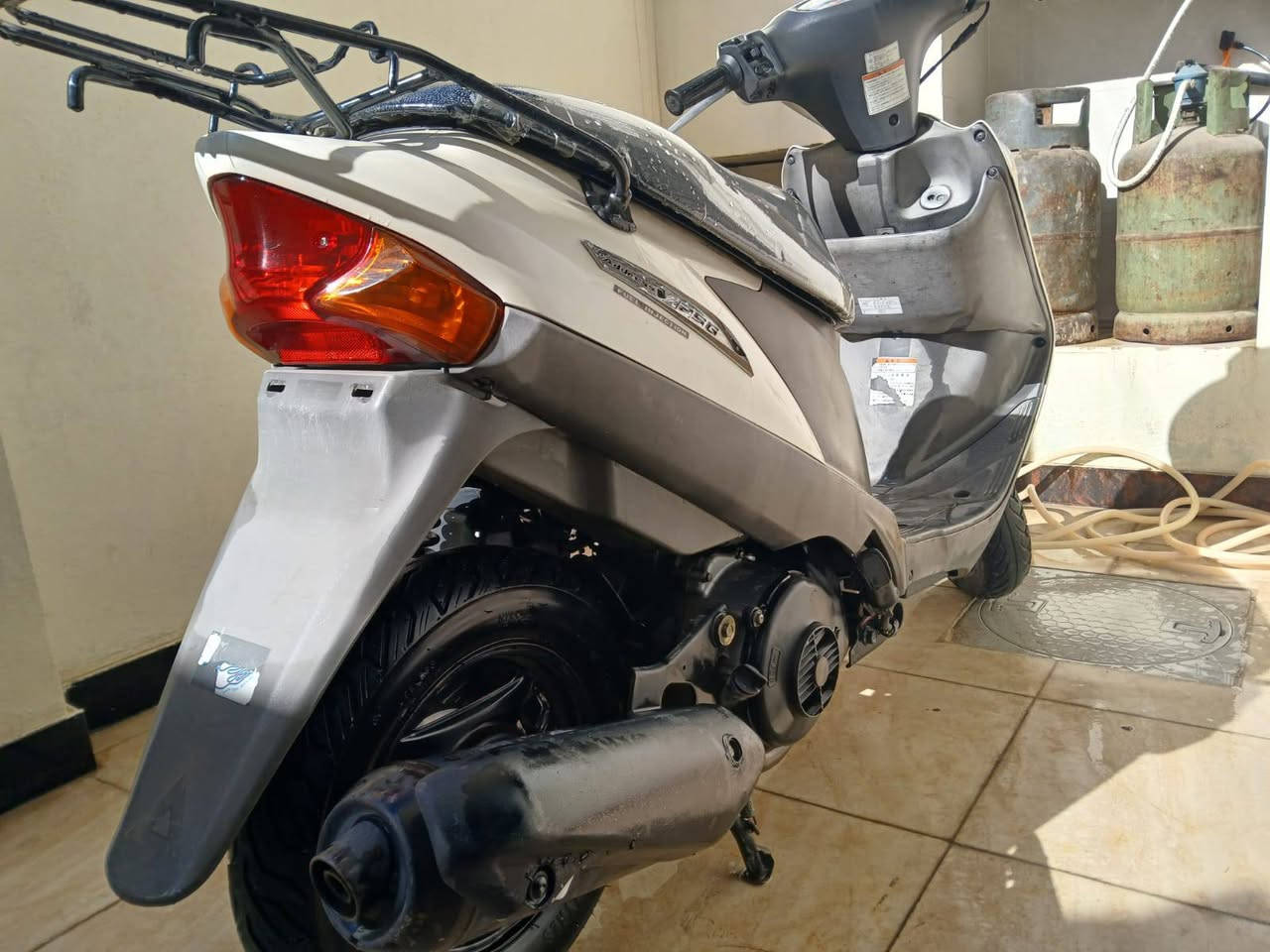 دراجة سازوكي ياباني للبيع
كفرات اصلية نوزل المحرك تبخير قليل 
السعر 500 الدورة ***********
