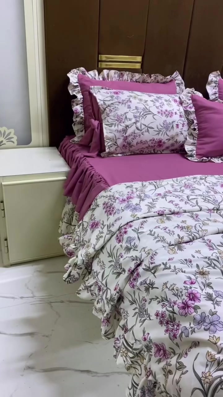 تنسيق الألوان وتفاصيل الكسرات بهذا الطقم حكاية ثانية! 😍 مشجر ناعم متناسق تماماً مع السادة والموف الدافئ. شرايكم بالتنسيق؟ يلوق لغرفتكم؟ للتفاصيل والطلب تواصلوا معنا على الخاص. 💌"

#خياطة_ياسة_للمفروشات #شراشف #سرير #مشاهدات_انستغرام #خياطة_عراقيه


**إذا كنت صاحب هذا الإعلان وتريد حذفه لأي سبب، رجاءا أرسل رسالة إلى الدعم الفني**