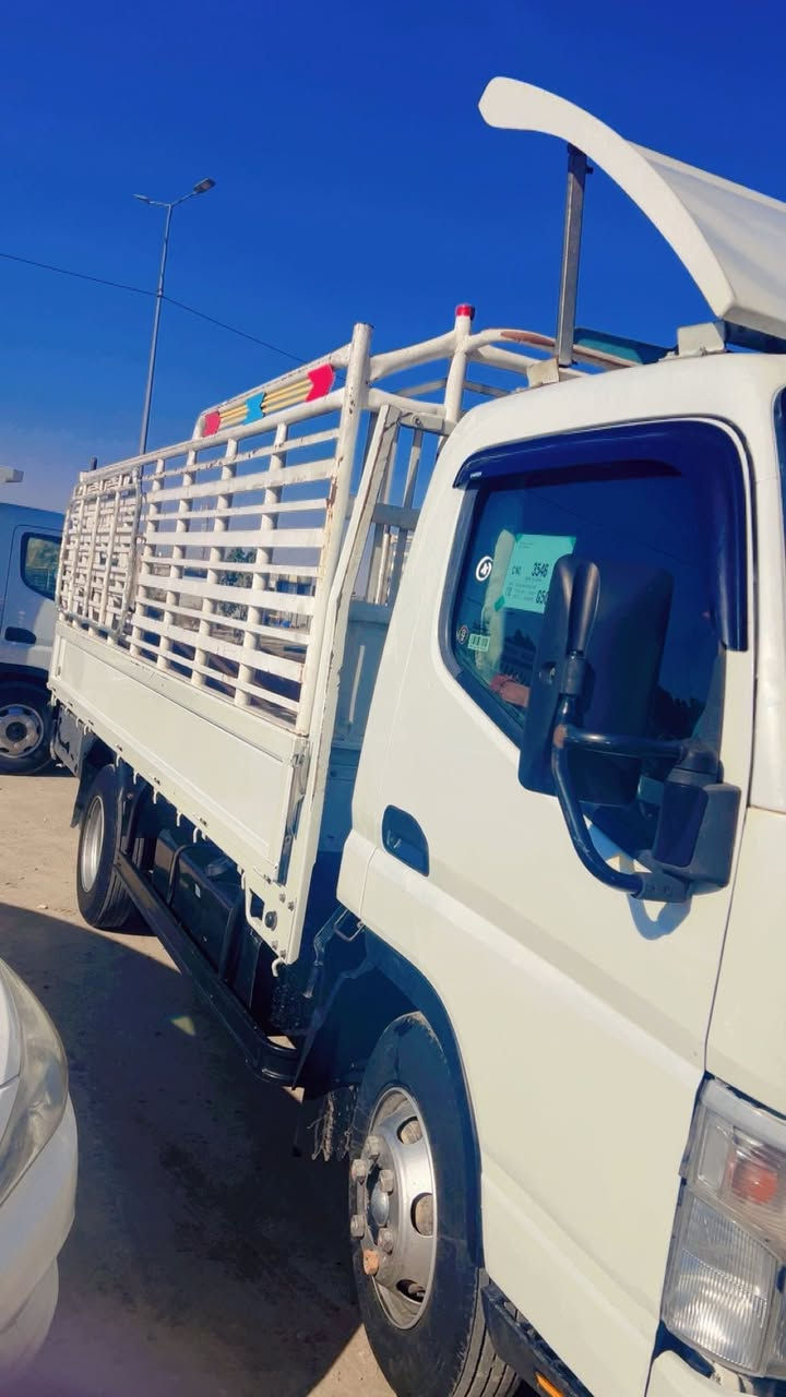 كنتر ٢٠١٣
مكفول ماعدا بارد صغير في باب السائق
 تخم تاير برجستون
 ويل ١٧
باتري جديد 
بنز وفلجه جديد
 السياره جاهزه للشغل
 سنوية ٢٠٣٠ هزه شهر الثامن 
للاستفسار الاتصال 
***********
