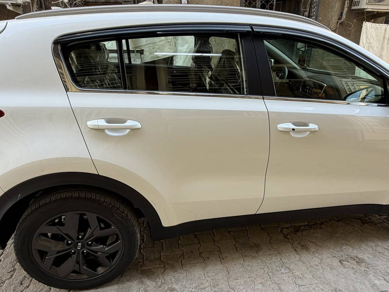 كيه سبورتج 
موديل 22 امريكي 
ابيض صدفي 
ماشيه 24 ميل  وقابله للزياده 
مكينه 2400 جدي
كير          اي تي 
بصمه ابواب 
بصمه تشغيل 
شاشه تعدم كار بلي لمس 
مانع تصادم 
كامره خلفيه 
مانع انزلاق
تحكم استيرن 
كرسي كهرباء 
الحادث منشور بالسونار  
السعر 19 $ بيه مجال بسيط 
بغداد الكرخ 
***********
