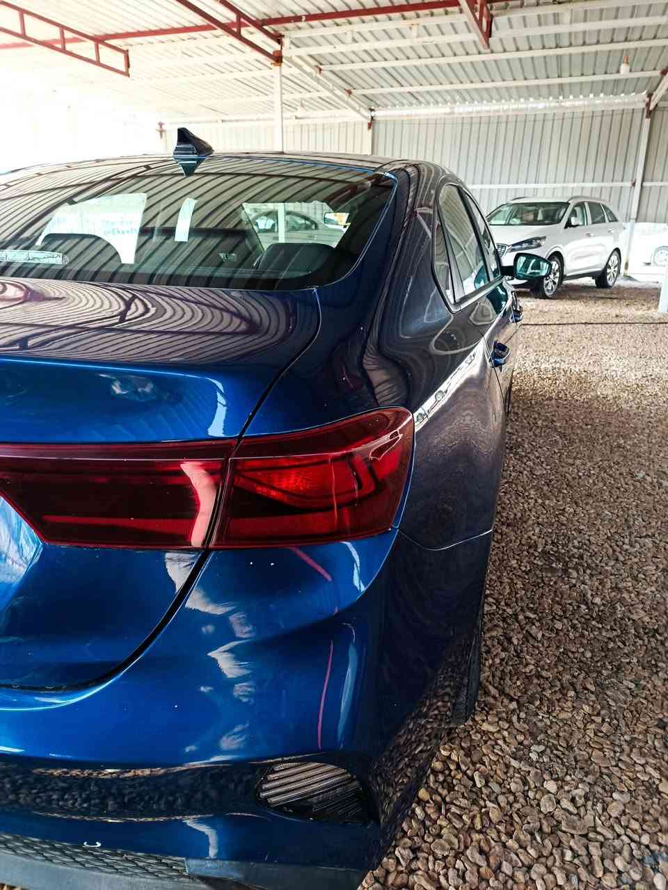 السلام عليكم متوفر فورتي موديل 2023 سياره جديده ما ماشيه ضربتها مجرد جاملغ من كتر قبق البنزين السعر 165 وبيها مجال مكاني باب ناحيه الشوملي للاستفسار رقم الهاتف***********
