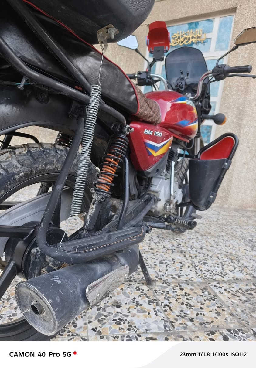 السلام عليكم بوكسر للبيع 
موديل 20 طالعه ب21
رقم بغداد انگليزي بأسمي مكاني بغداد
عليها ادامه قبل أسبوع 
كابريتر زنجيل ويل خلفي تأير خلفي
مجمع الدگم كهربائيات كله جديد 
مكينه خير من الله ترايك وين متريد
السعر 1700 وبي مجال بسيط
تواصل واتساب ***********
