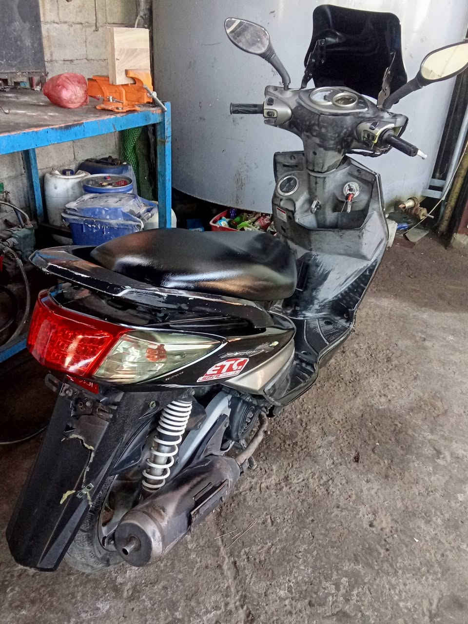 السلام عليكم دراجه سكنس للبيع دراجه رايدها 900 دراجه حلوه شراي يتصل على هذا الرقم ***********
