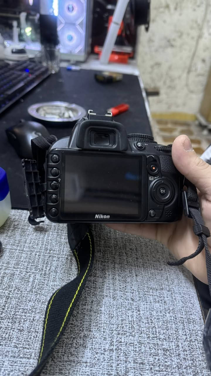 Nikon d3100
كامرة نيكون للبيع نظيفة كل عيب مابيه تحي تفحصها وتچيكها وياها عدسة الاصلية بلادية وياها بطارية وياها ميموري(رام) ١٦ گيگا اصلي وياها جنطة والحزام كامل مكاني كركوك توصيل ماعندي 
سعرها ٢٢٠ الف وبيها مجال بسيط


**إذا كنت صاحب هذا الإعلان وتريد حذفه لأي سبب، رجاءا أرسل رسالة إلى الدعم الفني**