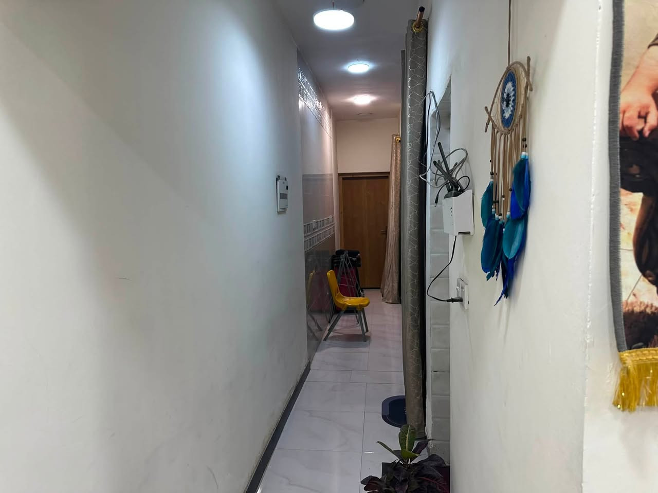 للنشر:
🏠 دار للبيع في حي البساتين (الضباط) – طابو صرف 🏠
 الموقع: بغداد - حي بساتين الضباط.
 المساحة: 75 متر مربع (الواجهة 3.75 متر “أربعة إلا ربع” × النزال 20 متر).
 الملكية: طابو صرف (ملك صرف جاهز للتحويل).
 عدد الطوابق: طابقين بنظام عزل تام.
 التصميم والمدخل: مدخل رئيسي واحد، يحتوي على درج معزول ذكي (مخفي) مقتطع من مساحة الطرمة، ليوفر خصوصية كاملة وعزل تام لكل طابق.
 حالة البناء: بناء كامل وجديد (البيت جاهز ، متبقي فقط صبغ الواجهة الخارجية).
📞 للاستفسار، معرفة السعر، أو ترتيب موعد للمعاينة:
يرجى الاتصال مباشرة على الرقم: ***********
