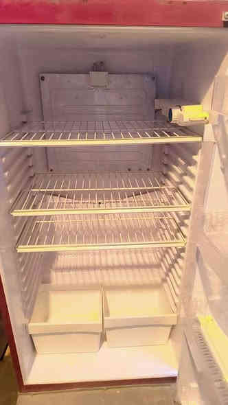 اهلا وسهلا 

ثلاجة حجم ١٨ قدم شغالة ونظيفة وجاهزه علئ الفحص وبيها ضمان شهر 

السعر ١٧٥
العنوان الكوفة شارع المعمل قرب صورة الوائلي *********** ابو فهد النجف
