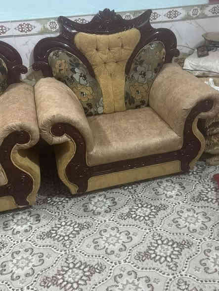 سلام عليكم تخم قنفات ملكي عشر مقاعد نضيفات كلش سعر 350وبيهن مجال*********** لعنوان ميسان ابو رمانه
