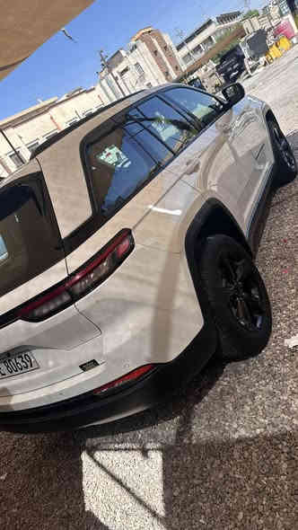 جيب كراند شيروكي التيتيود بلاك ادشن/موديل 2023خليجيه دواخل احمر /ماشيه 54الف كيلو متر / فتحه بلسقف رادار امامي/ مانع تصادم/ كشنات تدفئه وتبريد/ مانع مسار/محرك6 سلندر/ 5 راكب/ رقم اربيل/ تحذير النقطه عمياء/ كامره خلفيه/ تشتغل وطفي عند تقاطع ذاتي/ تحذير الخروج من مسار/ سياره بيها صبغ قليل كلش/ تخم تاير جديد/ سياره 
جديده حيل 
سعرها 380ورقه وبيها مجال 
مكان سياره في محافظة البصره
***********
سياره مغلفه نانو كلها
