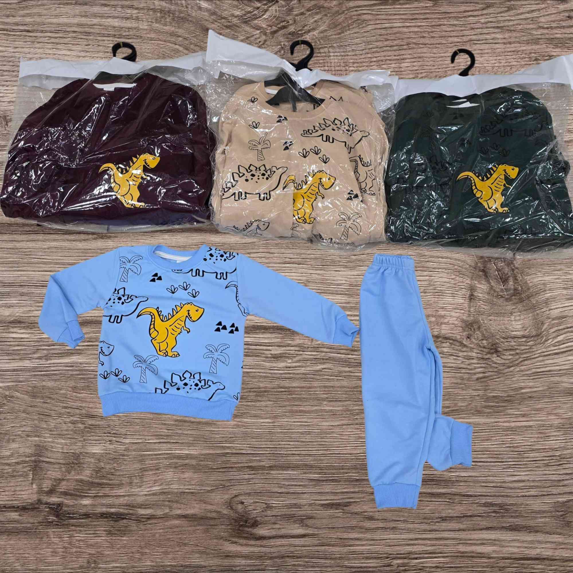 #شروة طقم ولادي وبناتي 
العمر 4/12 سنوات 
للتواصل واتس اب +905414025916
لمشاهدة جميع الشروات عبر التلغرام 
https://t.me/alaymanstok


**إذا كنت صاحب هذا الإعلان وتريد حذفه لأي سبب، رجاءا أرسل رسالة إلى الدعم الفني**