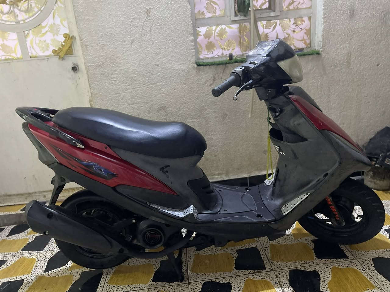 السلام عليكم 
دراجه ماكس مفتوحه 49 كامله ماناقصه شي فقط باتري وعليه ادامه كامله شلعه ومعدل دراجه حلوه مال بيت السعر 600 وبيه مجال مكاني شارع التاميم قرب افران السوداني ***********
