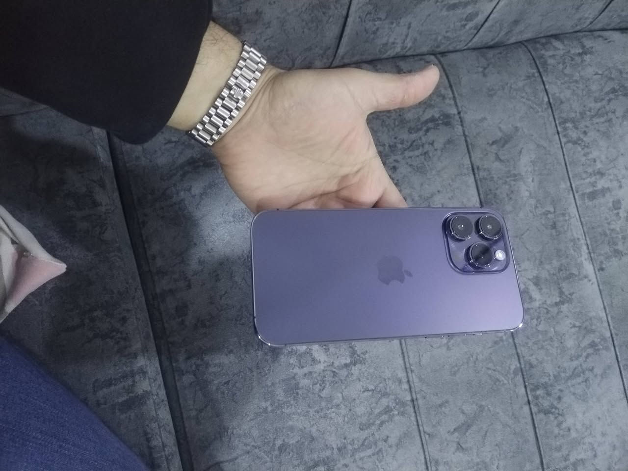 عندي 14 برو ماكسرذاكره ٢٥٦ ماستر  بطاريه 88 بلادي فقط مبدل شاشه
دقه والوان ولمس جهاز مناقصه برغي ونضيف كلش
كامل من جميع نواحي سعره 590 الف سعر بيع
جهاز جديد وشرق اوسط مكاني بغداد
***********
