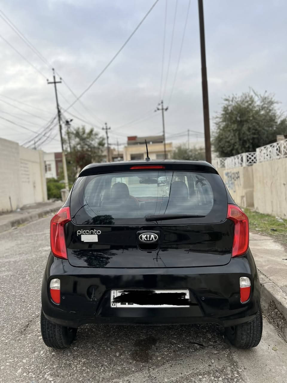 Kia picanto2015  یەک پارچەیە بەس دەرگا سەیارەکی زۆر خاوێنە فول مواسەفاتە ،سلایت ،بەسمە ئاوێنە شەفت ،شاشە،کامیرە سوکان ڤۆلیۆم ،رەقومی نوێیە ٧٠،٠٠٠رۆیشتوە87$نرخی ژمارە مۆبایل ***********
