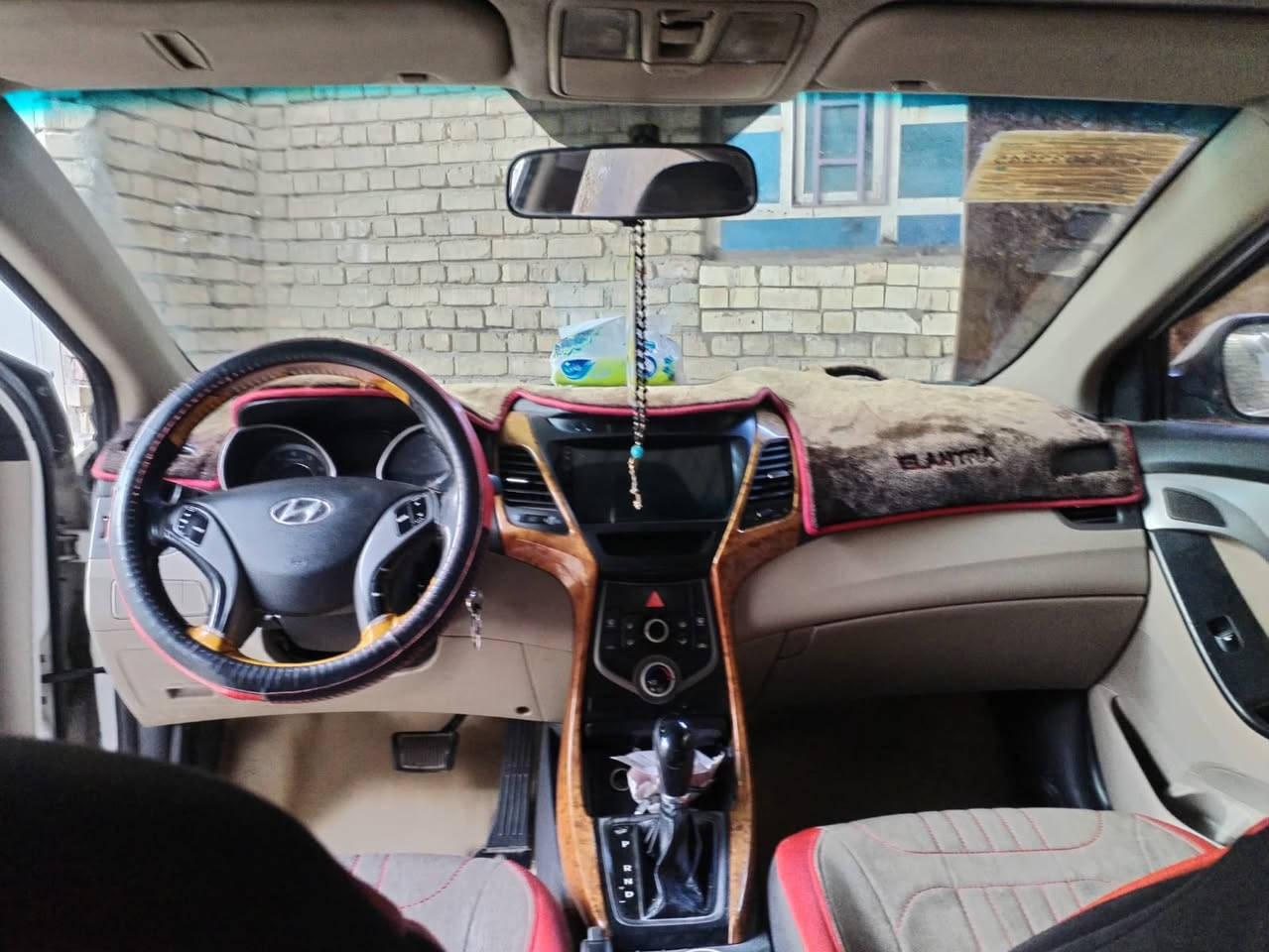 م
لنترا مديل 2015 خليجيه بيه حزام صبغ محرك 180دوش 
صدر ما مي خلفي جديد تخم تاير جديد باتري جديد 
تبريد جديد سياره جهزه من كلشي  سياره سنويه بسمي 
هزه جديده رقم دولي سعر105رقم ***********
