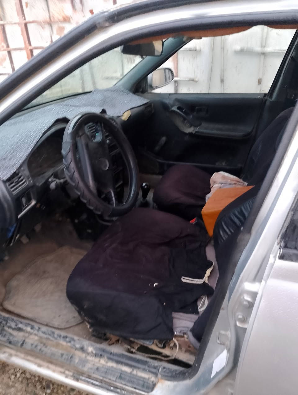 السلام عليكم سياره للبيع نيسان صني موديل 91 محرك وكير شرط السعر 15وبيهه مجال شي قليل ***********
