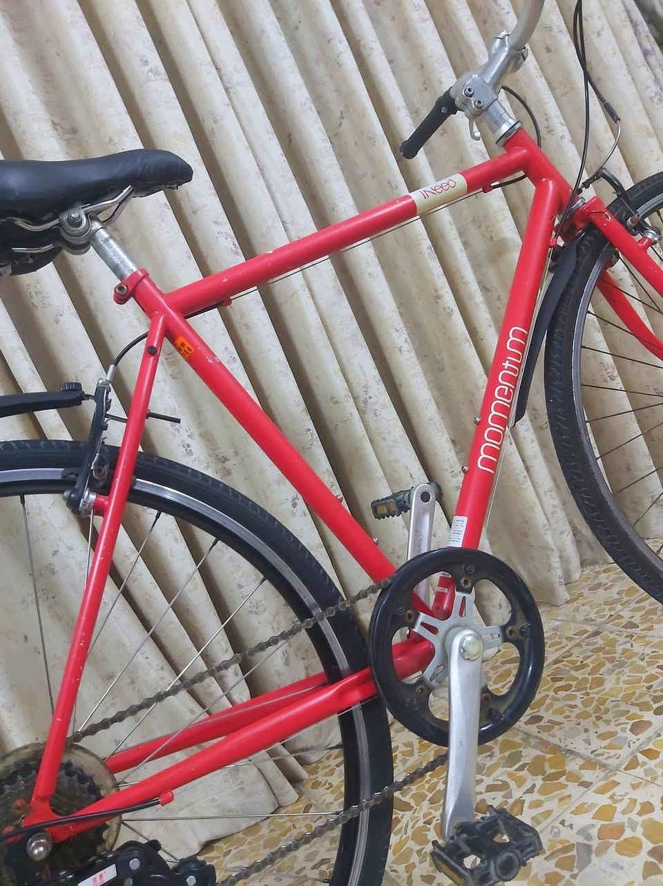 دراجة نوع 700c ماركة momentum مومنتم ياباني نظافة 95/% 

السعر 100الف وبي مجال 

((العنوان/بغداد/البلديات)) رقم الهاتف ***********
