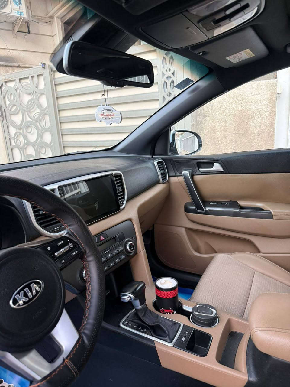 سبورتج 2020  ( خـليـجـي )
 مكينه 2000 دوش ماشيه 39000الف كيلو حقيقي لون ابيض داخل بيجي سياره بنروما بصمه  تشغيل عن بعد كشنات كهرباء  شاشه كامره خلفيه رقم بغداد رقم وهزه جديده اب اسمي سياره مكفوله من صبغ وتبديل بيه بارد كلش قليل بدايه جاملغ الامامي اليمنه  سياره جاهزه من كلشي تخم تاير وباتري ودهن جديد 

مكانه بغداد المنصور
***********
