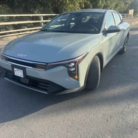 كيا K4 2025   بدون رقم ماشي 17 الف ميل لون سمنتي حادث بنيد صبغ فقط وبا...