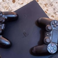 بلي فور سلم مع ثلاث جوستيكات 2 اصليات جدد وحده تجارية جهاز جدا نظيف مك...