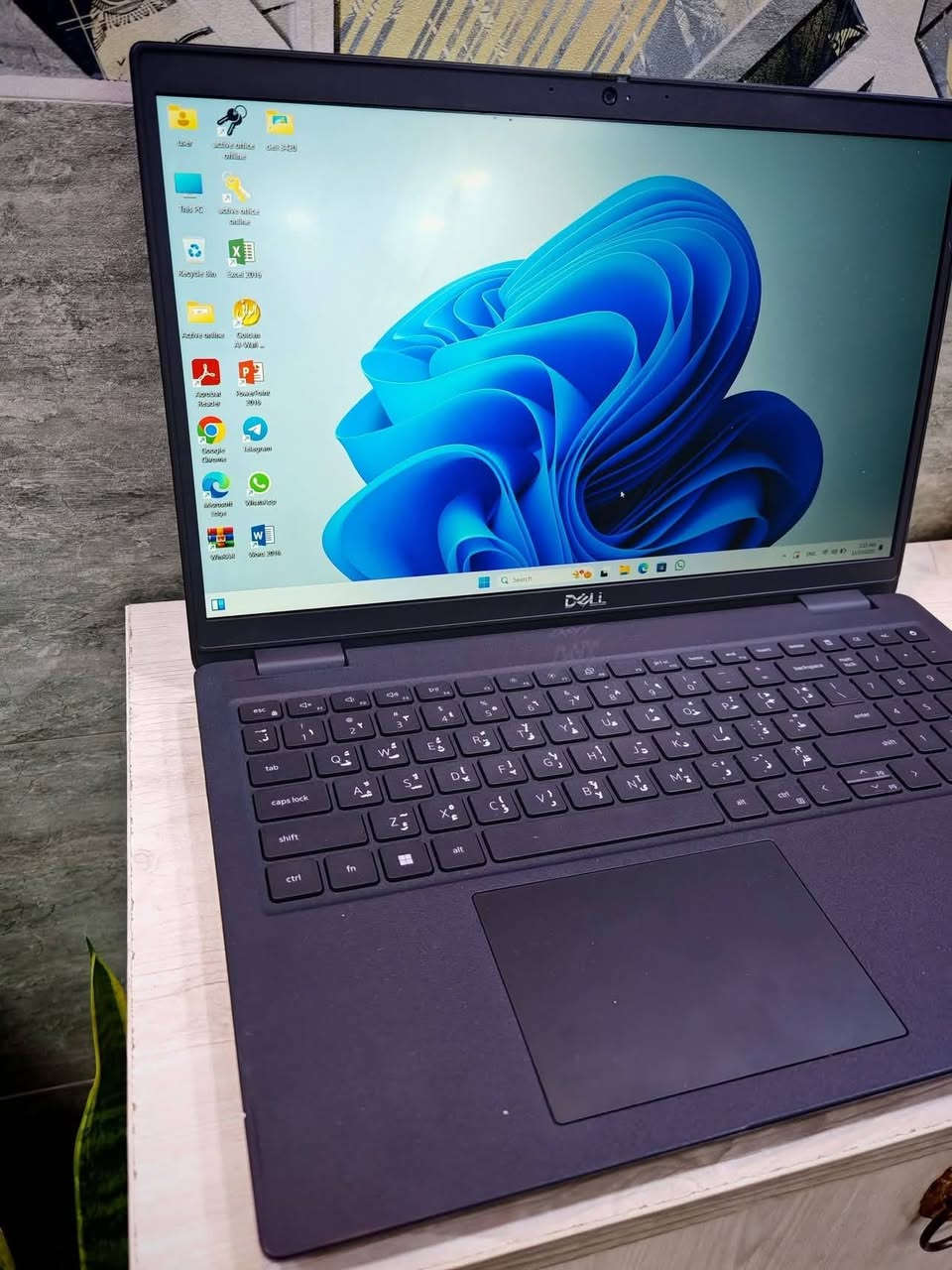DELL 3520  Ci5جيل الحادي عشر سلم حجم شاشة كبير 15.6 
 السعر ثابت 340 الف مع التوصيل المجاني والحقيبة 
.
مناسب للدراسة والبرامج المكتبية والطباعة والتصفح  نظافة عاليه جدا شرط اخو الجديد وعل الفحص 
……………………
 المعالج Core i5-11th G7 
 ذاكرة الوصول العشوائي (الرام) 8GB 
 التخزين( الهارد) SSD 256GB 
 مقاس شاشة 15.6  
 منفذ HDMI & TYPE C 
 كيبورد  عربي انكليزي
الرام و الهارد قابل للتطوير 
…………………………………


**إذا كنت صاحب هذا الإعلان وتريد حذفه لأي سبب، رجاءا أرسل رسالة إلى الدعم الفني**