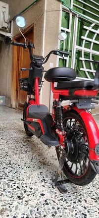 عليكم دراجه شحن قياس 14  5 بطاريات عاديه 25 امبير و يوجد فيه بصمه و مف...