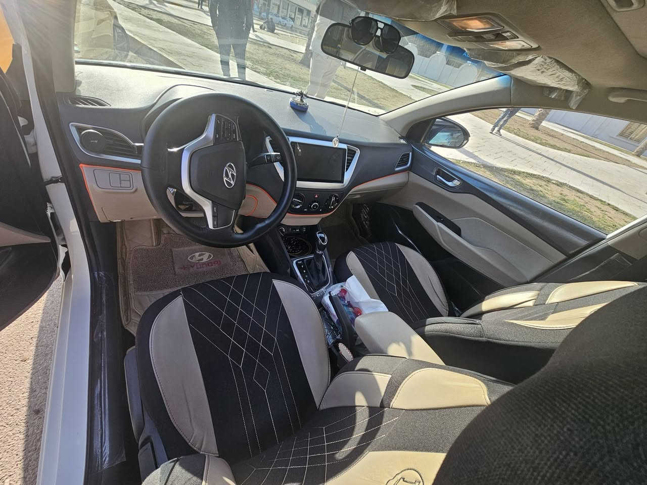 اكسنت ٢٠٢٠
خليجي بدون ضرر

ماشي ١٢٥ 

مابيها لا بارد ولا تبديل ولا صبغ 

سياره احله من الصوره 

سعرها ١٤٥ وبيها مجال شي قليل
رقم ***********
